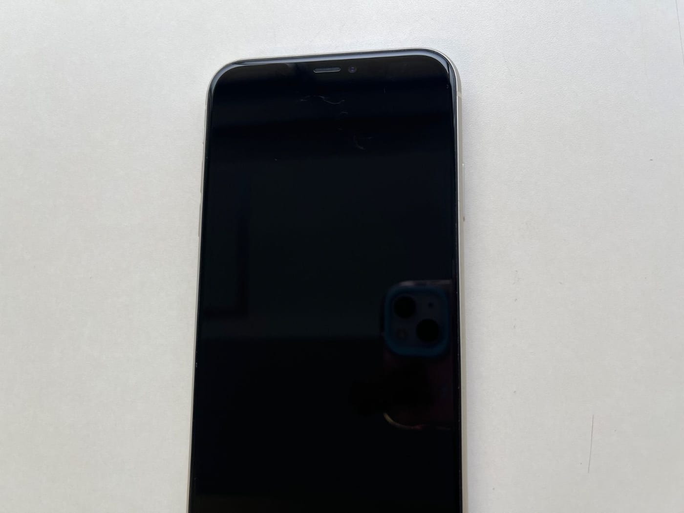 美品 iPhone 11 64GB ホワイト バッテリー85% MWLU2J/A - 3791 3