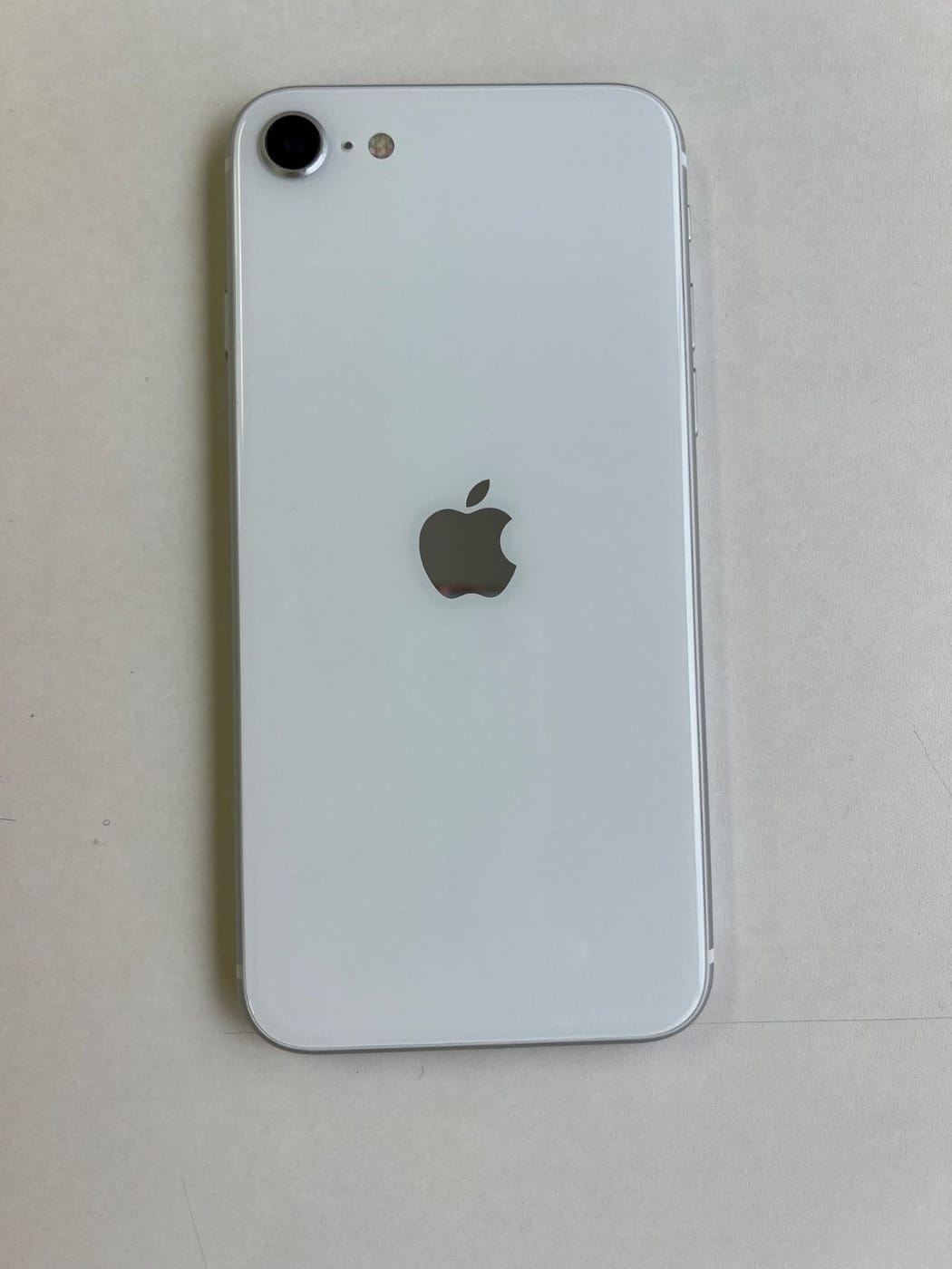 美品 iPhone SE (第2世代) 64GB ホワイト バッテリー82% MHGQ3J/A - 2967
