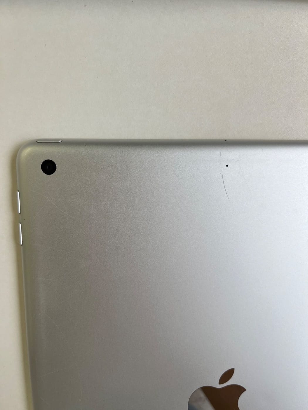 美品 iPad (第9世代) 64GB シルバー MK2L3J/A - KMR9 5
