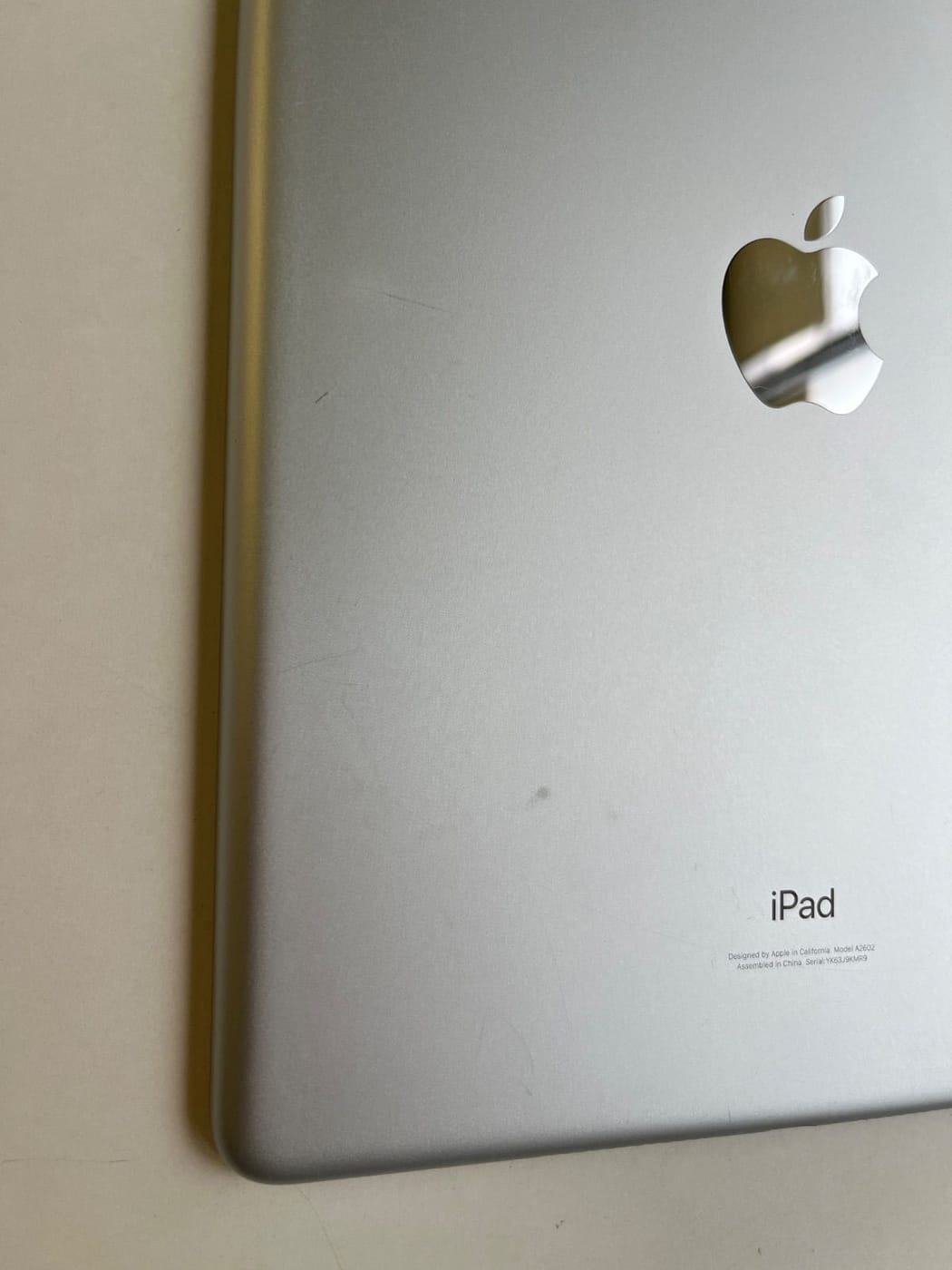 美品 iPad (第9世代) 64GB シルバー MK2L3J/A - KMR9 6