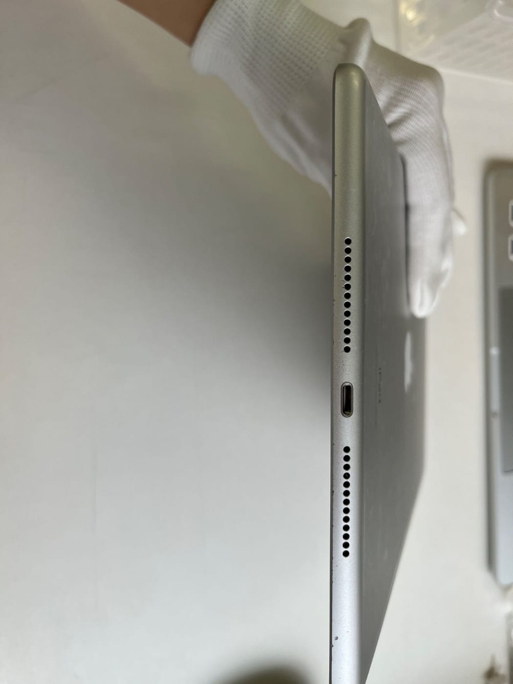 美品 iPad (第9世代) 64GB シルバー MK2L3J/A - KMR9 7