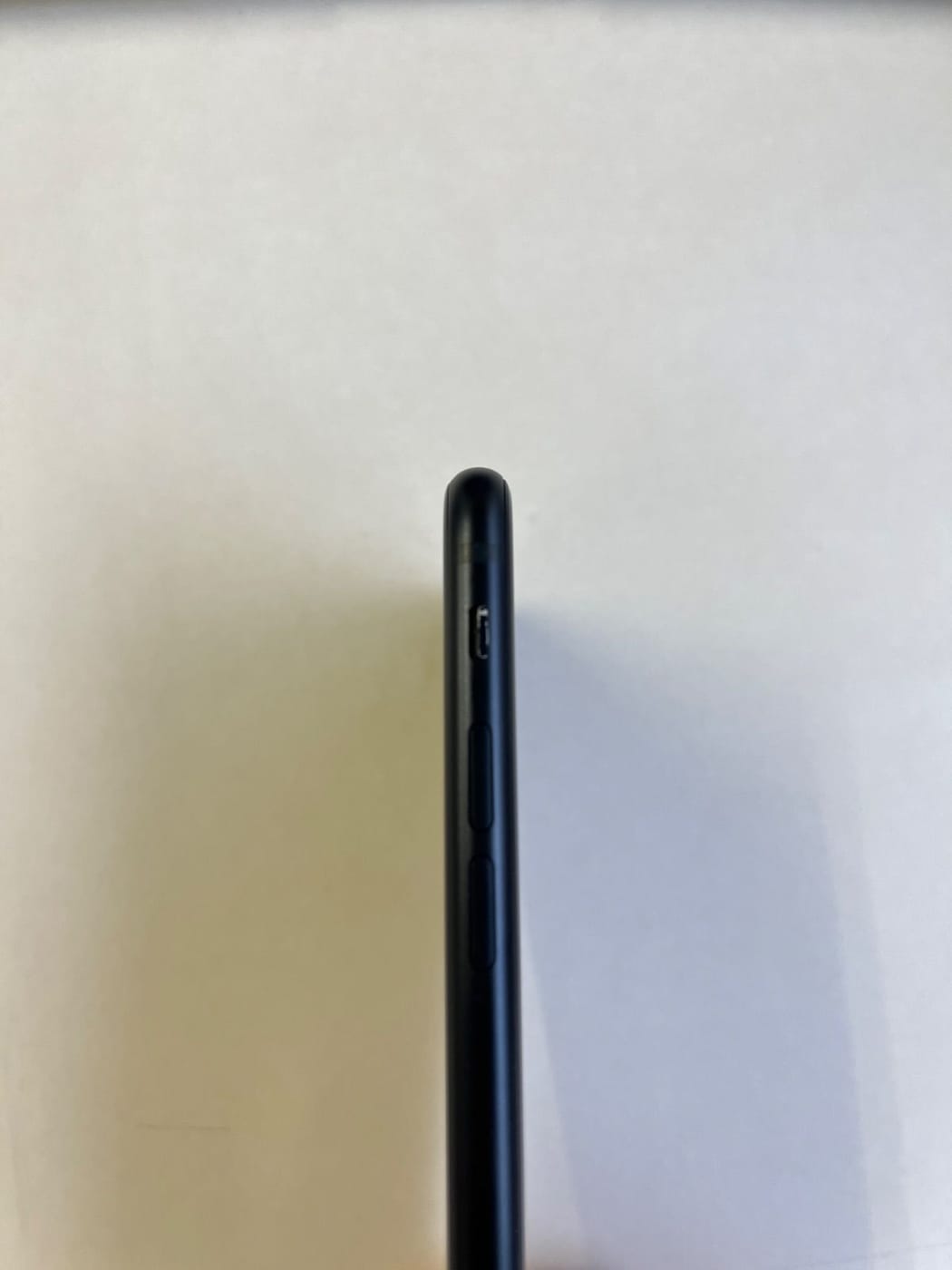 美品 iPhone SE (第3世代) 64GB ミッドナイト バッテリー85% MMYC3J/A - 6126 7