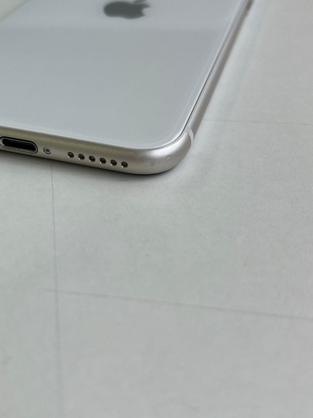 美品 iPhone SE (第3世代) 64GB スターライト バッテリー82% MMYD3J/A - 8986 5
