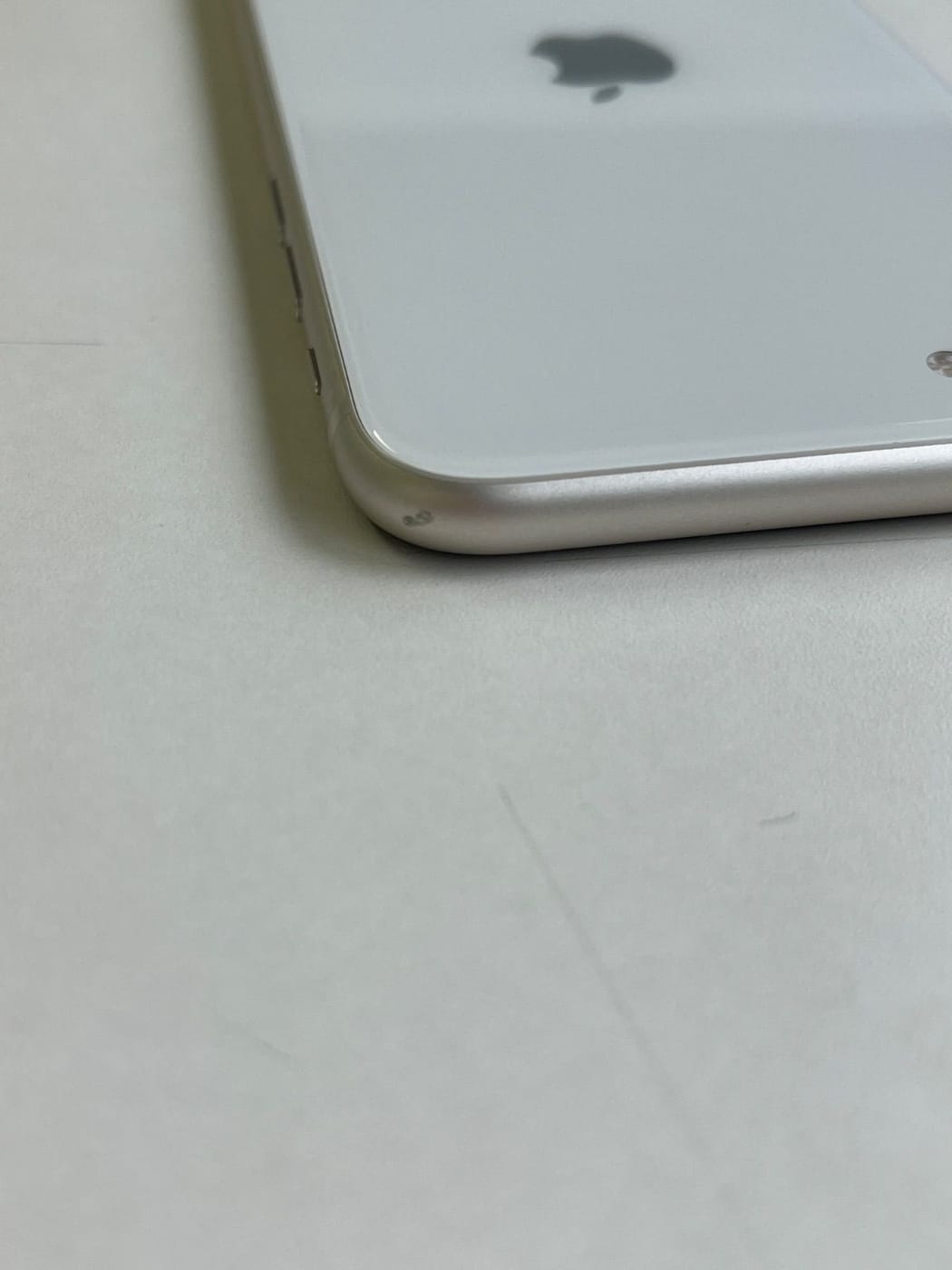 美品 iPhone SE (第3世代) 64GB スターライト バッテリー82% MMYD3J/A - 8986 6