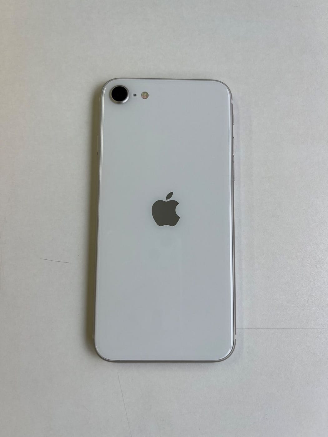 美品 iPhone SE (第3世代) 64GB スターライト バッテリー100% - 2465