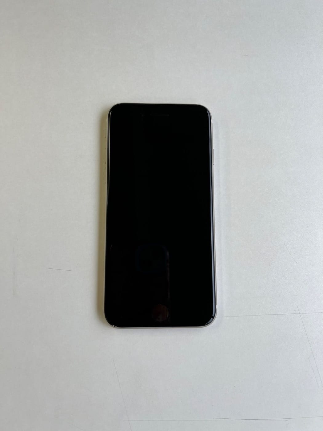 美品 iPhone SE (第3世代) 64GB スターライト バッテリー100% - 2465 2