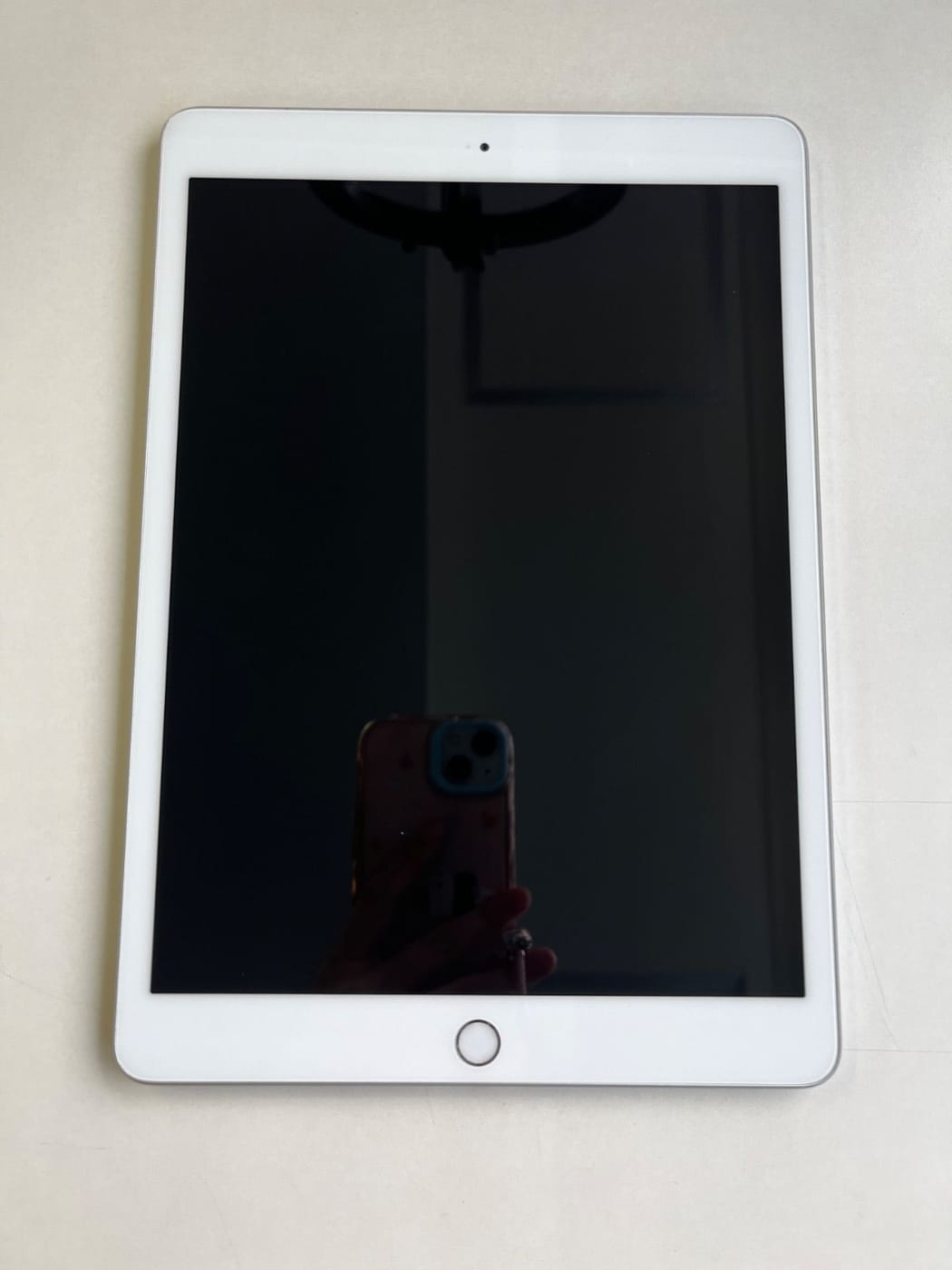 美品 iPad (第8世代) Wi-Fi 32GB シルバー MYLA2J/A - Q1GD 2