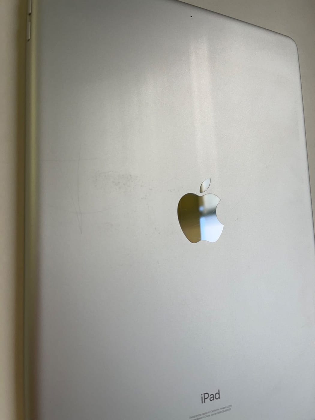美品 iPad (第8世代) Wi-Fi 32GB シルバー MYLA2J/A - Q1GD 6