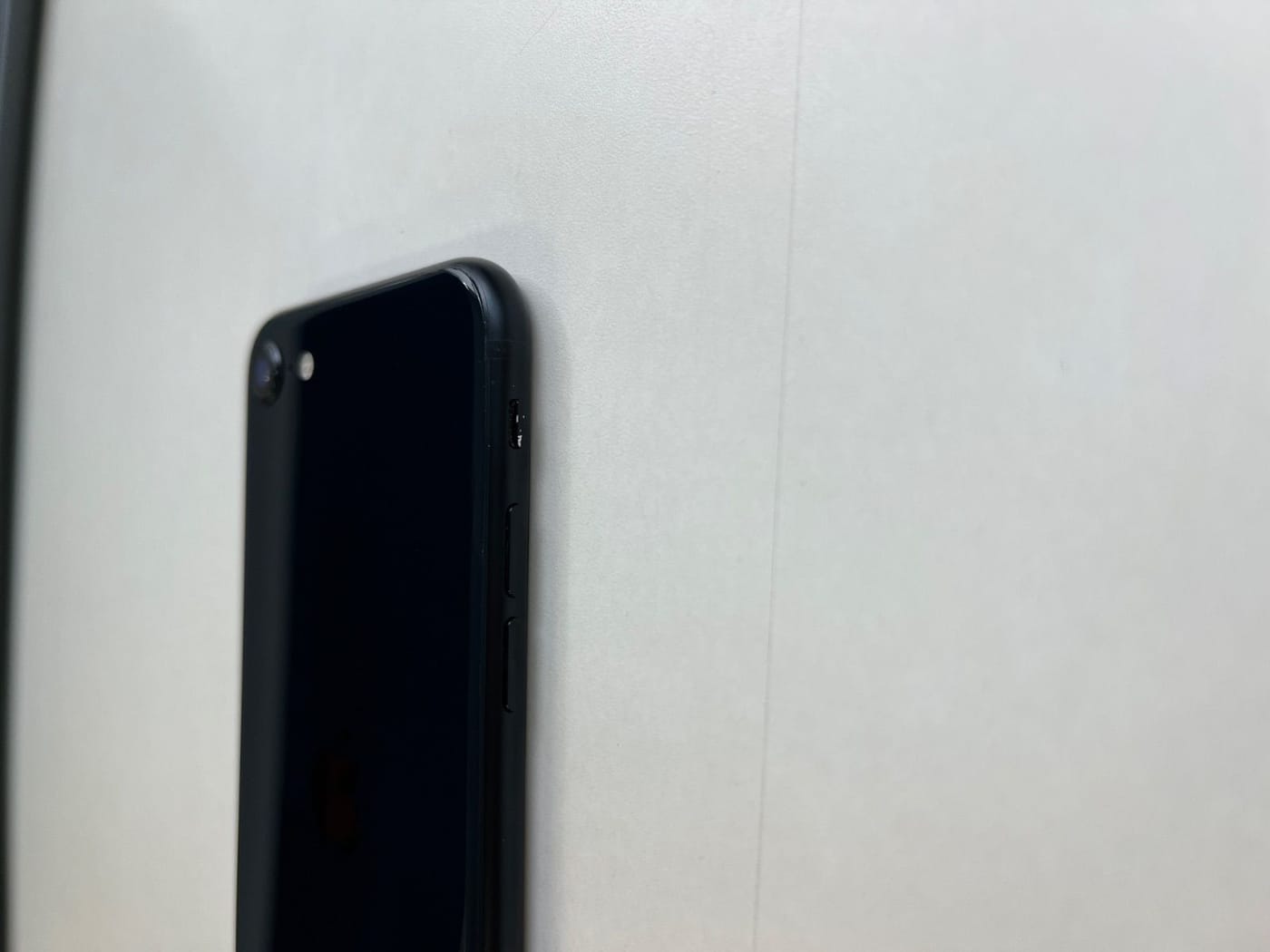 美品 iPhone SE (第3世代) 64GB ミッドナイト バッテリー77% MMYC3J/A - 6667 7